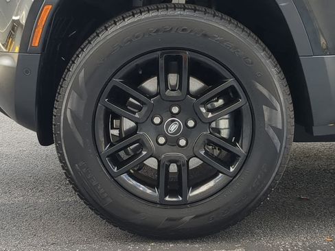 Used 2025 Land Rover Defender 110 S image 14