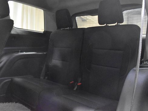 Used 2022 GMC Acadia SLE w/ Driver Convenience Package image 5