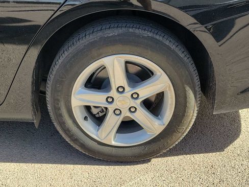 Used 2025 Chevrolet Malibu LS image 4