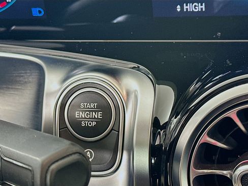 Certified 2021 Mercedes-Benz GLB 250 4MATIC image 16