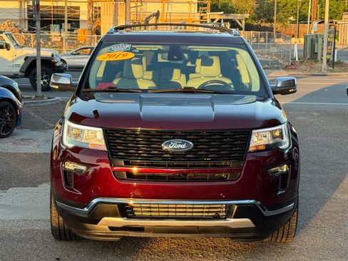 Used 2019 Ford Explorer Platinum AWD/4WD image 3