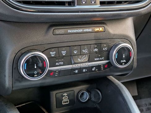 Used 2024 Ford Escape ST-Line image 17