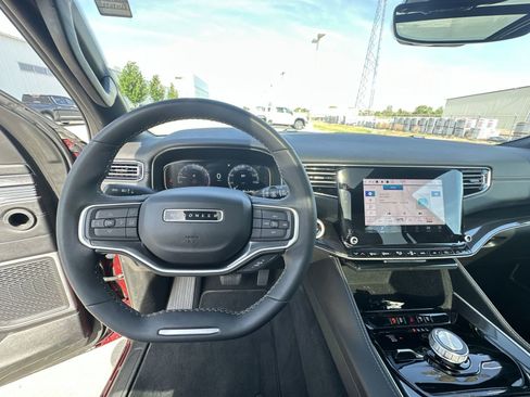 Used 2024 Jeep Wagoneer 4WD w/ Premium Group I image 11