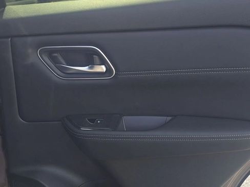 Used 2025 Nissan Rogue Platinum FWD image 24