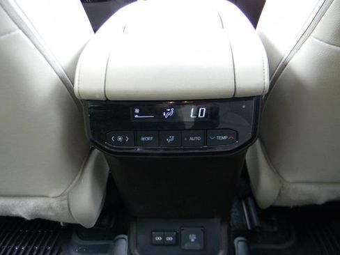 Used 2022 Toyota Highlander Limited AWD/4WD image 24
