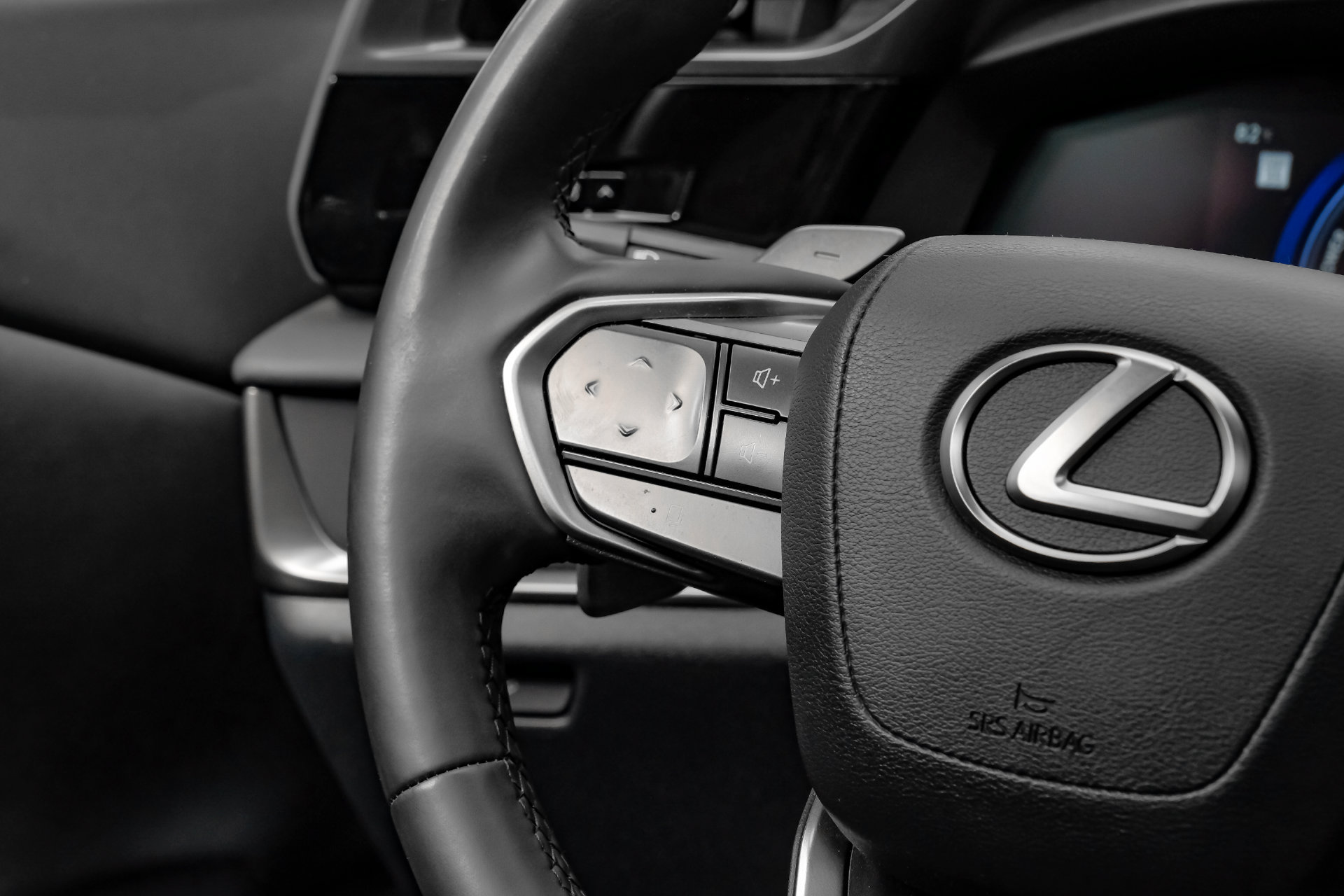 Used 2023 Lexus RZ 450e Premium w/ Technology Package AWD/4WD image 21