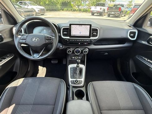 Used 2024 Hyundai Venue Limited FWD image 25