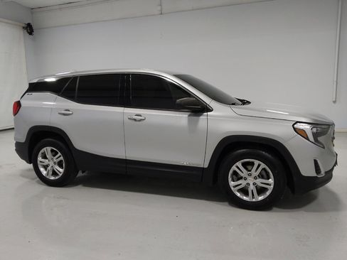 Used 2020 GMC Terrain SL image 11