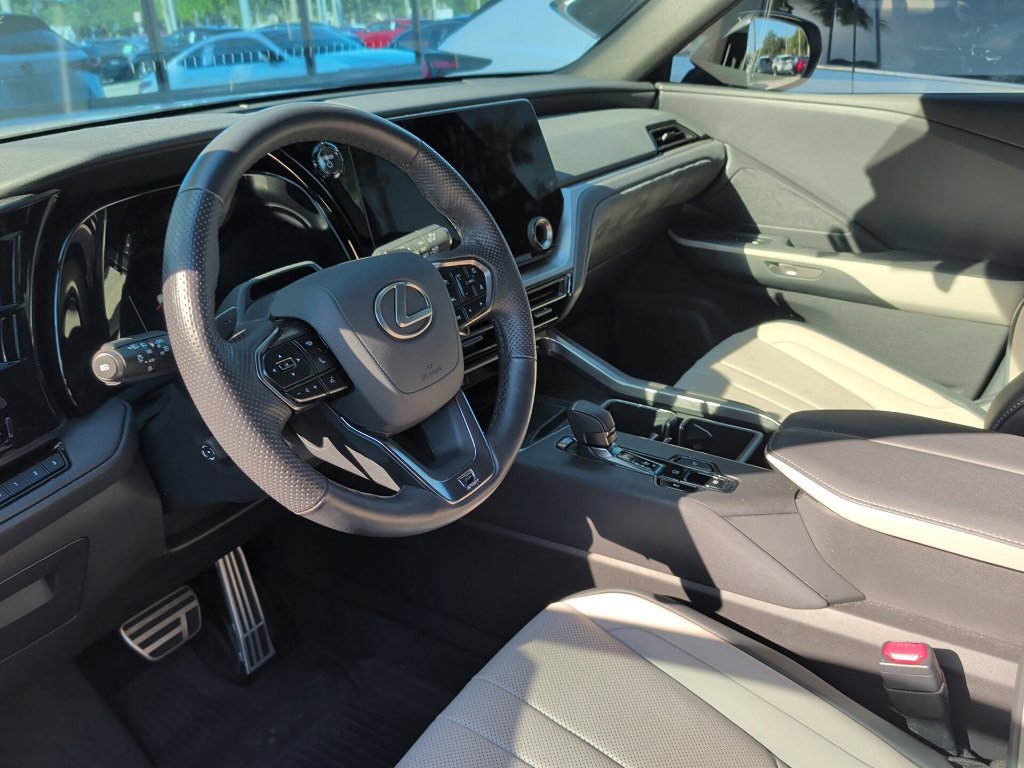 Used 2025 Lexus TX 500h AWD w/ Technology Package image 2