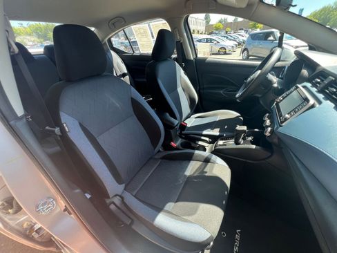 Used 2025 Nissan Versa SV FWD image 33