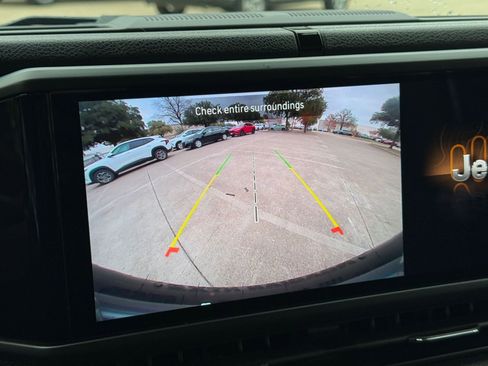 Used 2025 Jeep Wrangler Sport S image 18