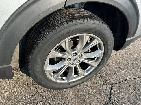 Used 2023 Ford Explorer Limited AWD/4WD image 7