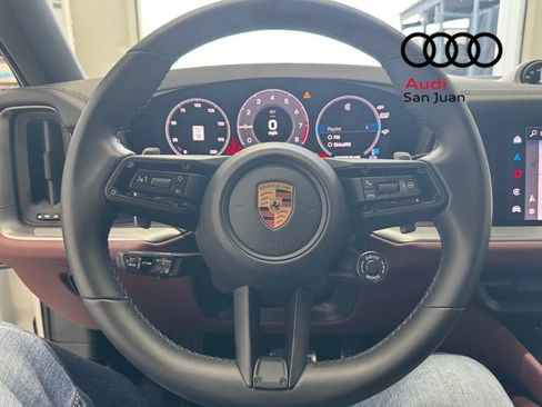 Used 2025 Porsche Cayenne S AWD/4WD image 22