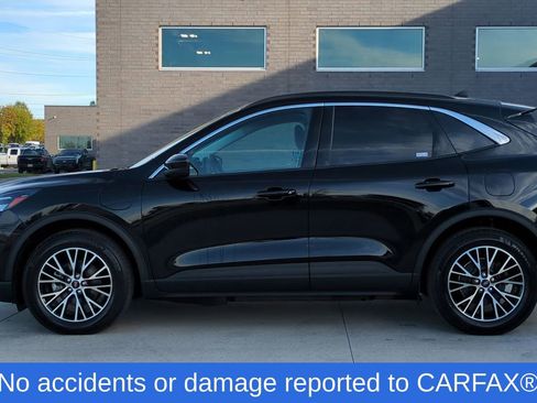 Used 2023 Ford Escape SE image 2