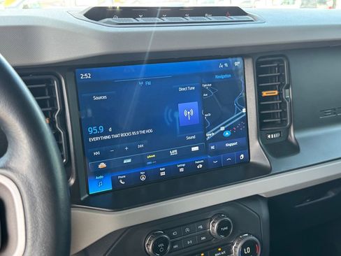 Used 2023 Ford Bronco Badlands image 23