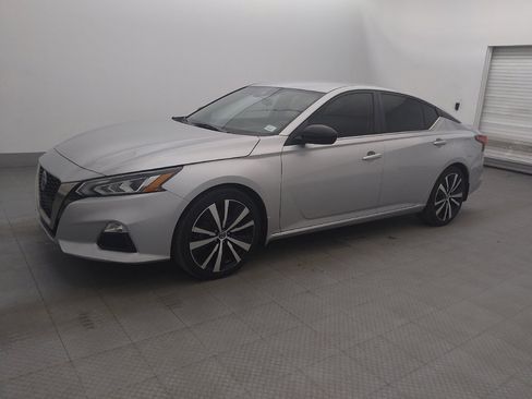 Used 2022 Nissan Altima 2.5 SR FWD image 2