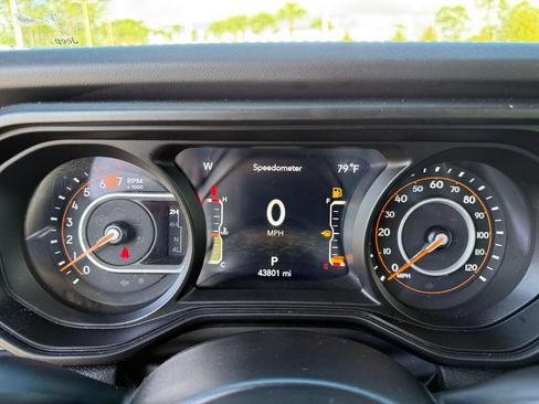 Used 2024 Jeep Wrangler Unlimited Rubicon AWD/4WD image 27