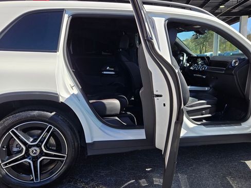 Used 2022 Mercedes-Benz GLB 250 4MATIC image 17