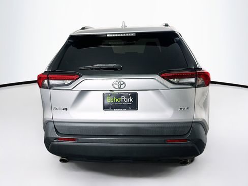 Used 2020 Toyota RAV4 XLE Premium image 7
