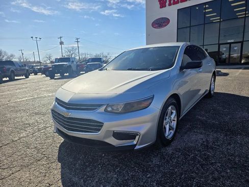 Used 2017 Chevrolet Malibu LS image 3