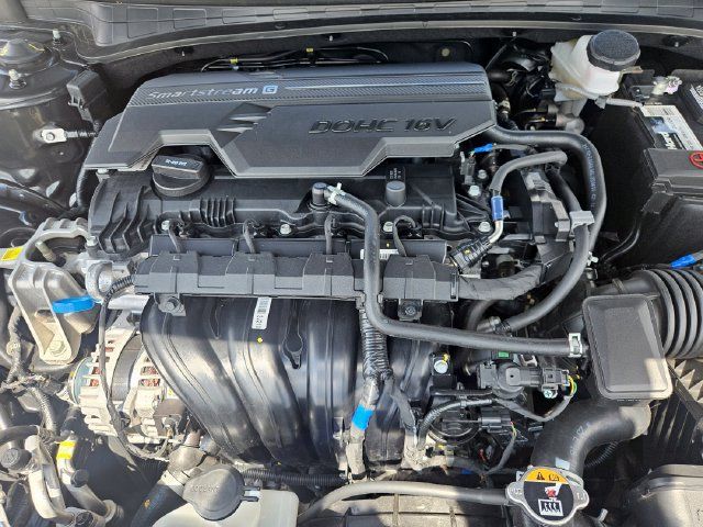 Used 2025 Hyundai Elantra Sport FWD image 22