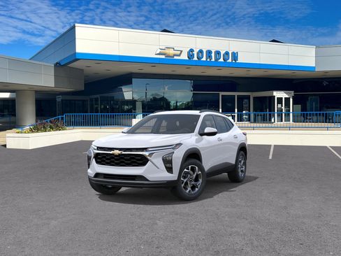 New 2026 Chevrolet Trax LT w/ Driver Confidence Package FWD image 8