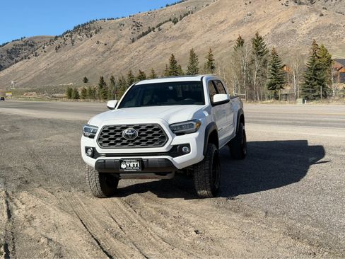 Used 2023 Toyota Tacoma TRD Off-Road w/ TRD Premium Off Road Package image 6