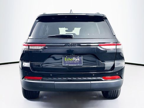 Used 2023 Jeep Grand Cherokee Altitude image 7