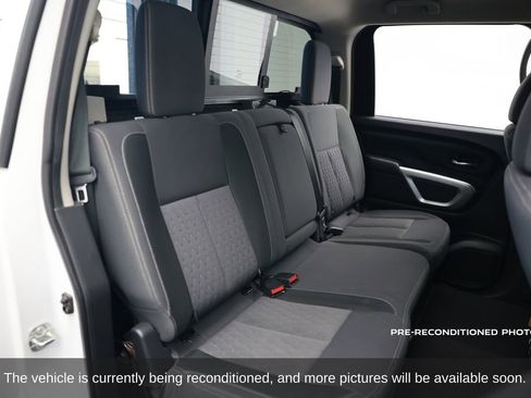 Used 2021 Nissan Titan SV w/ SV Convenience Package image 16