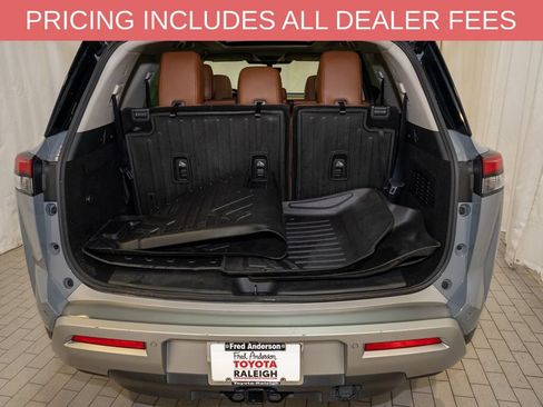 Used 2023 Nissan Pathfinder Platinum w/ Lighting Package (N93) AWD/4WD image 5