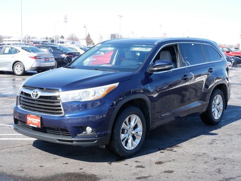Used 2015 Toyota Highlander XLE image 3