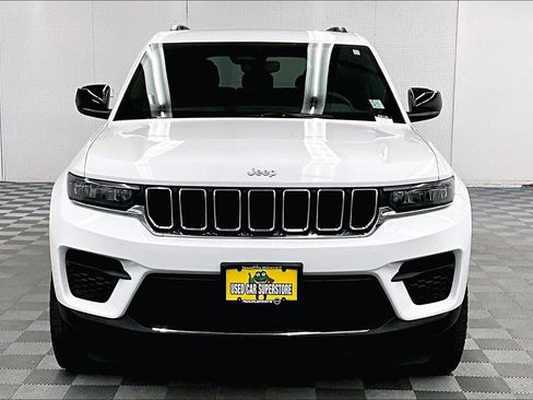 Used 2024 Jeep Grand Cherokee Laredo w/ Luxury Tech Group I AWD/4WD image 4
