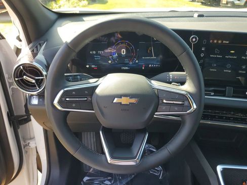 Used 2026 Chevrolet Equinox LT w/ Convenience Package II FWD image 24