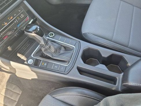 Used 2025 Volkswagen Jetta SE FWD image 23