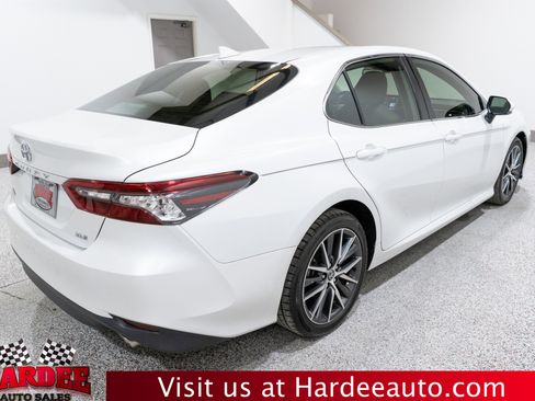 Used 2023 Toyota Camry XLE FWD image 5