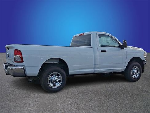 Used 2024 RAM 2500 Tradesman w/ Chrome Appearance Group image 4