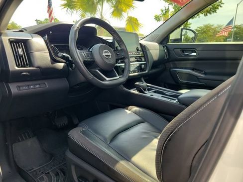Used 2024 Nissan Pathfinder SL w/ SL Premium Package FWD image 29