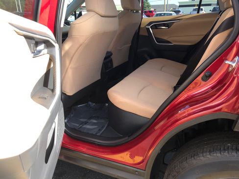 Used 2019 Toyota RAV4 XLE w/ Convenience Package AWD/4WD image 23