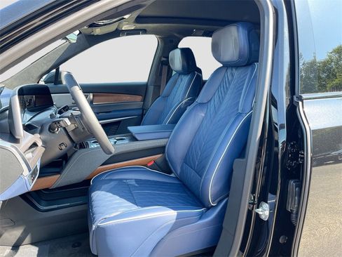 New 2026 Cadillac Vistiq Premium Luxury w/ LPO, Floor Liner Package image 22