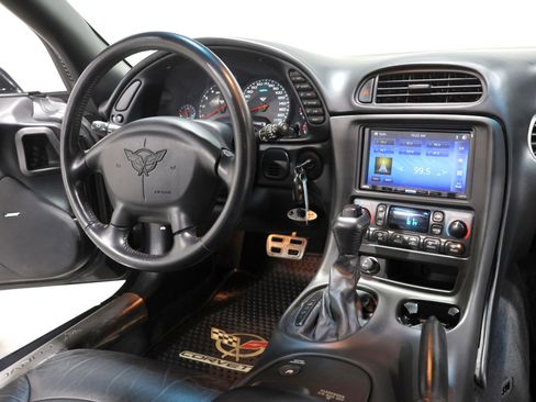 Used 2002 Chevrolet Corvette Coupe w/ Preferred Equipment Group1 image 4