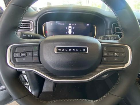 Used 2024 Jeep Wagoneer Series II w/ Flexible Seating Group image 18