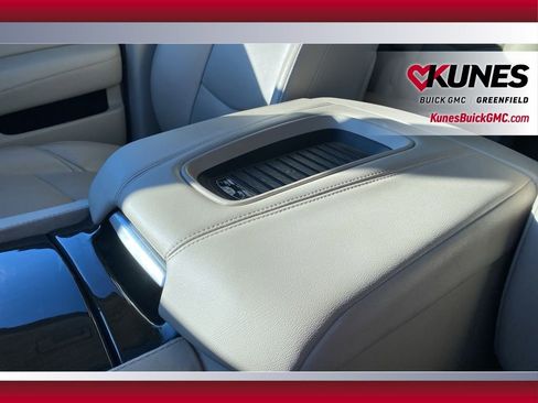 Used 2020 Cadillac Escalade ESV Premium Luxury image 31