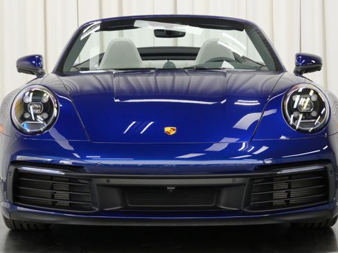 Used 2023 Porsche 911 Carrera image 4