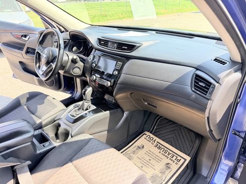 Used 2018 Nissan Rogue SV image 16