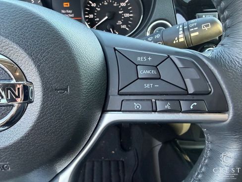 Used 2018 Nissan Rogue SV FWD image 17