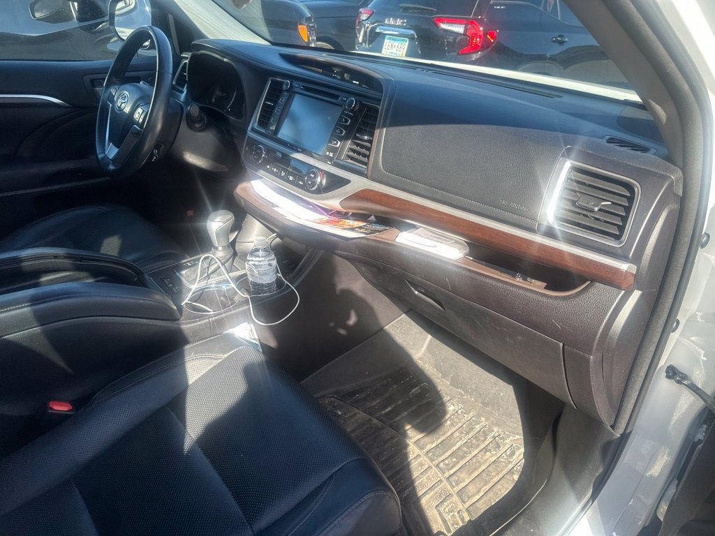 Used 2016 Toyota Highlander Limited w/ Driver Technology Package AWD/4WD image 27