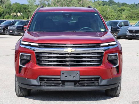 Used 2025 Chevrolet Traverse LT w/ Driver Confidence Package AWD/4WD image 2
