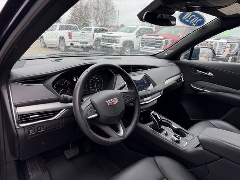 Used 2020 Cadillac XT4 Premium Luxury image 14