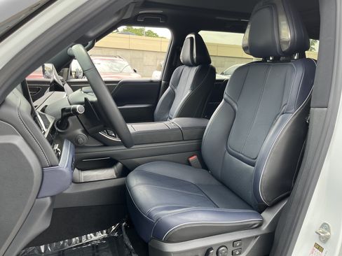Certified 2026 INFINITI QX80 4WD image 2