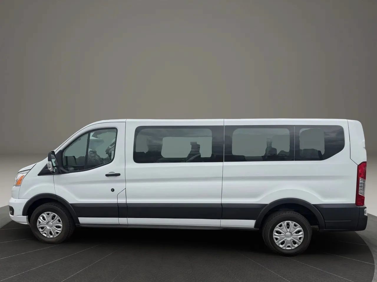 Used 2022 Ford Transit 350 XLT RWD image 3